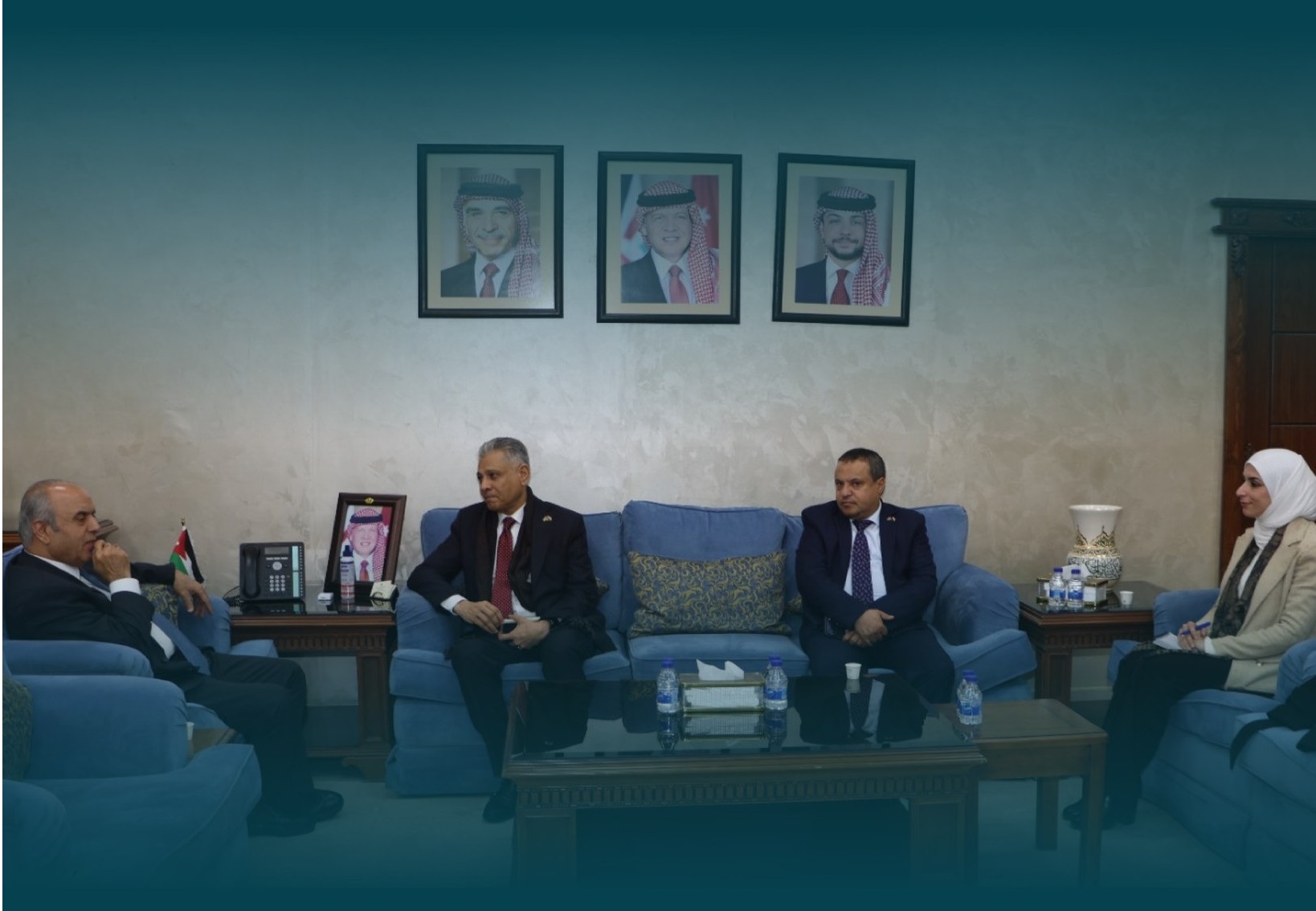 صورة حول : وزير التربية يبحث مع السفير اليمني تعزيز التعاون التعليمي بين الأردن واليمن وزير التربية يبحث مع السفير اليمني تعزيز التعاون التعليمي بين الأردن واليمن