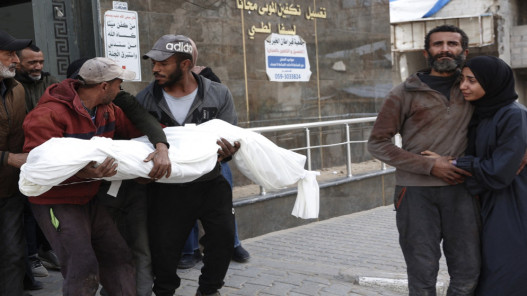 استشهاد فلسطينية وطفل برصاص وقصف الاحتلال في قطاع غزة