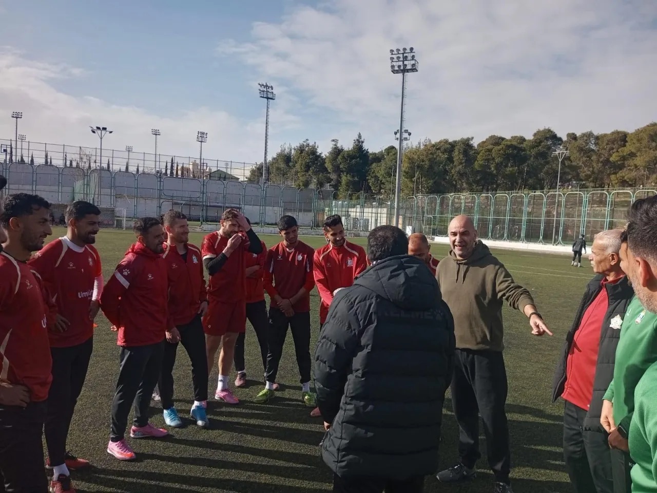 خوري يحفّز الوحدات قبل الديربي: القتال في الملعب لا يكتمل دون الجماهير