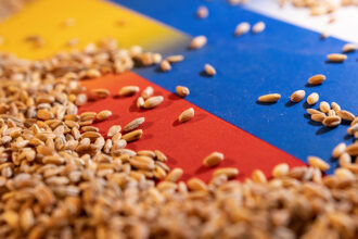 روسيا تتوقع حصاد 140 مليون طن من الحبوب مع تحسن الموسم الزراعي