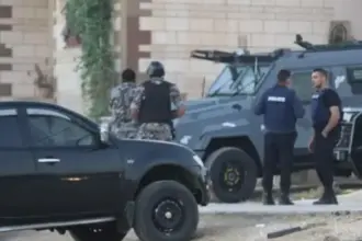 حدث يقتل صديقه طعنا في عمان