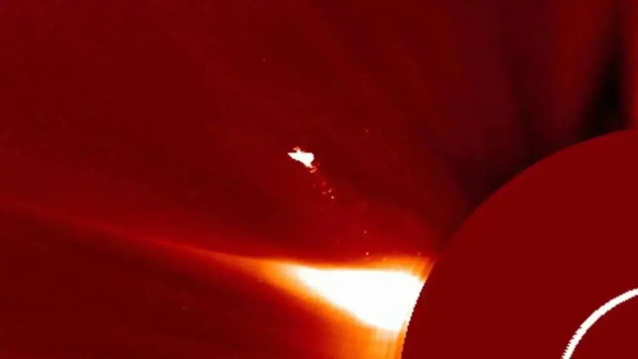 صور غامضة قرب الشمس تثير الجدل… تفسير علمي يكشف الحقيقة