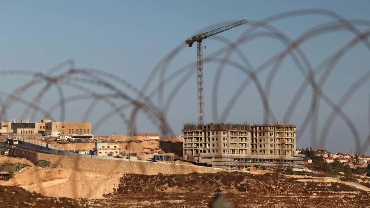 الكابينيت يصادق على قرارات تعزز الاستيطان وتغيّر الوضع القانوني في الضفة الغربية