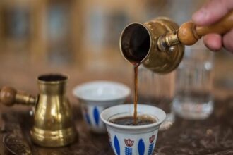 "القهوة اللبنانية" بدلاً من "التركية".. دعوة رسمية لتعزيز الهوية الوطنية في قطاع الضيافة بلبنان