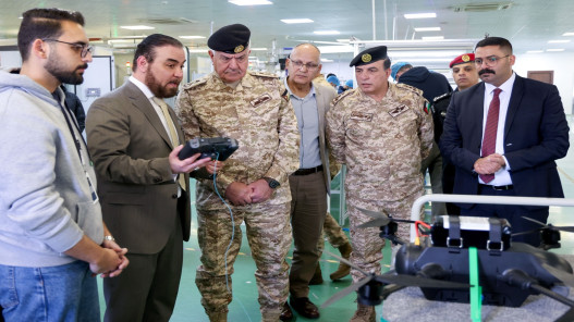 رئيس هيئة الأركان يزور مصنع “TechLine” للاطلاع على أحدث تقنيات الاتصالات والدفاع