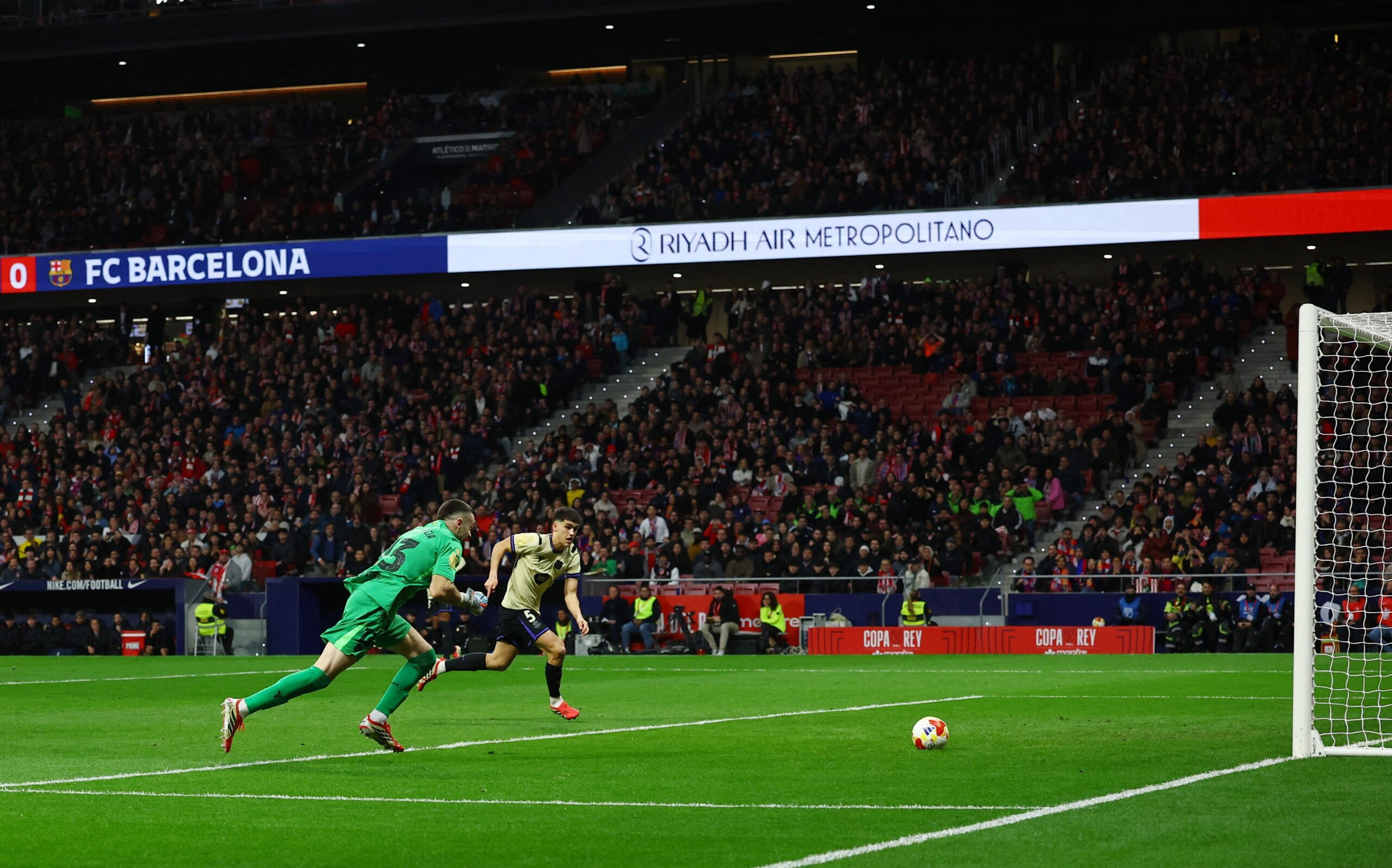 "فخ المتروبوليتانو المبلل".. أتلتيكو مدريد يدهس برشلونة برباعية