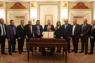 اللجنة الوطنية لإدارة غزة: "جاهزية تسليم المؤسسات" بوابة لإنهاء التدهور وإطلاق إعادة الإعمار