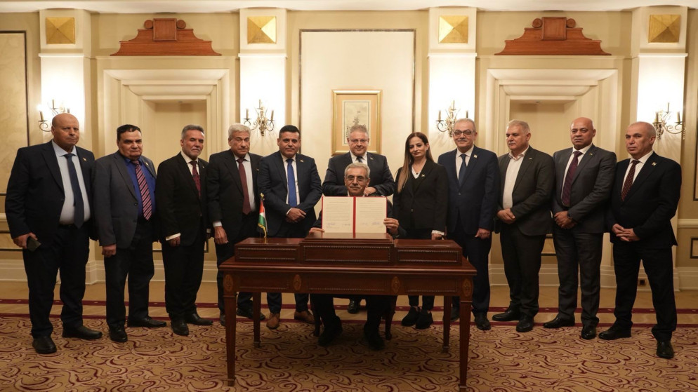 صورة حول : اللجنة الوطنية لإدارة غزة: "جاهزية تسليم المؤسسات" بوابة لإنهاء التدهور وإطلاق إعادة الإعمار اللجنة الوطنية لإدارة غزة: "جاهزية تسليم المؤسسات" بوابة لإنهاء التدهور وإطلاق إعادة الإعمار