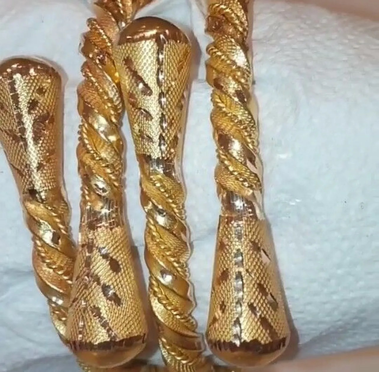 الذهب في "مرحلة ترقب".. ركود يضرب الأسواق المحلية والسياسة الدولية تعيد رسم الأسعار