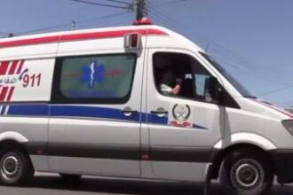 فاجعة على "الصحراوي".. وفاة شاب وأربع إصابات في تصادم مروع فجر الأحد