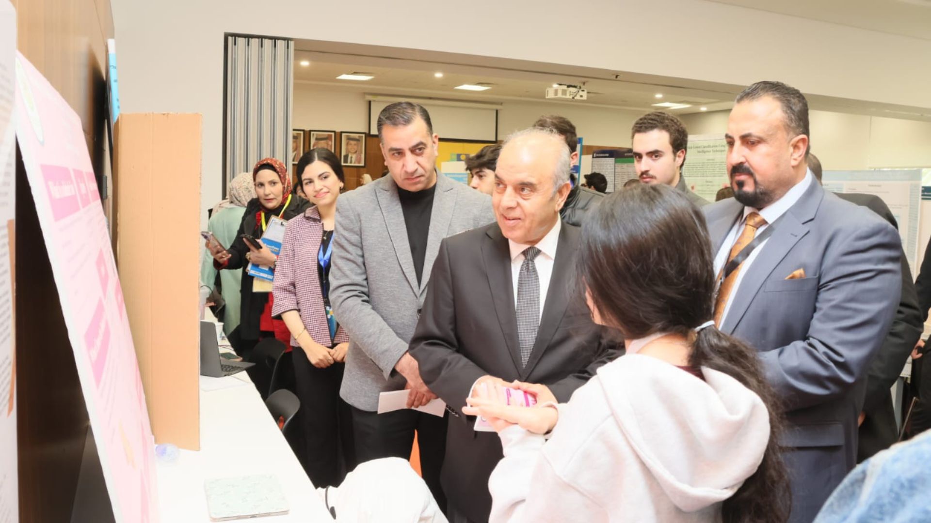 صورة حول : انطلاق المعرض الأردني للعلوم والهندسة بمشاركة 350 مشروعاً ومسابقة للروبوتات الرياضية انطلاق المعرض الأردني للعلوم والهندسة بمشاركة 350 مشروعاً ومسابقة للروبوتات الرياضية