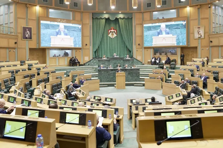 الأعيان يقر 7 قوانين واتفاقيات دولية وتعديلات جوهرية تعيد (المنافسة) إلى النواب