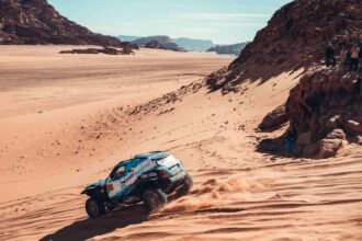 ليونيل باود الأب وابنته يتصدران المرحلة الأولى لرالي باها الأردن 2026