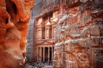 الأردن يجذب سياح العالم.. 708 ملايين دولار دخل سياحي في "يناير" وقفزة قياسية للأوروبيين