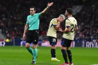 برشلونة يهاجم التحكيم الإسباني ويطالب بالشفافية في تقنية VAR