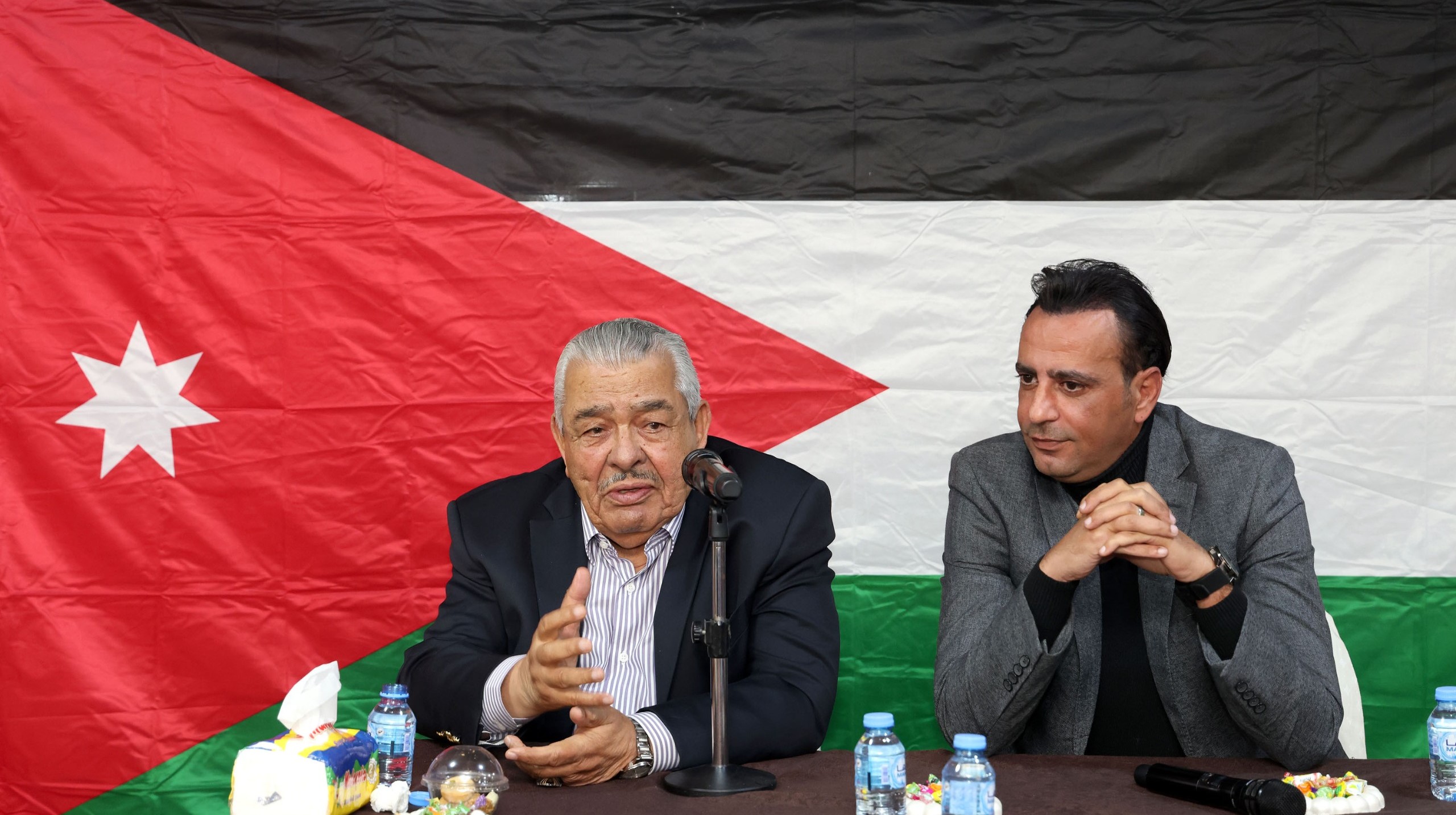 صورة حول : الروابدة: السردية الأردنية تحمي الإنسان وتصون كرامته الروابدة: السردية الأردنية تحمي الإنسان وتصون كرامته