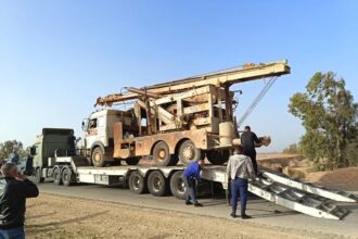 "المياه" تضبط حفارة مخالفة بالأزرق