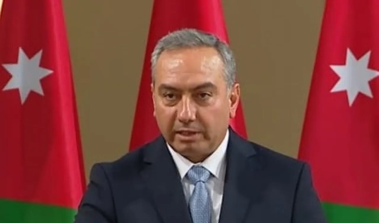 صورة حول : بريزات يعلن انتهاء مهامه في سلطة إقليم البترا بريزات يعلن انتهاء مهامه في سلطة إقليم البترا