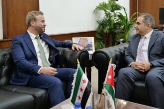 وزير الاستثمار الأردني يلتقي رئيس هيئة الاستثمار السورية لتعزيز التعاون الاقتصادي والاستثماري