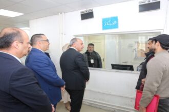 الشواربة يتفقد دائرة الرقابة الصحية ويؤكد تسريع التحول الرقمي