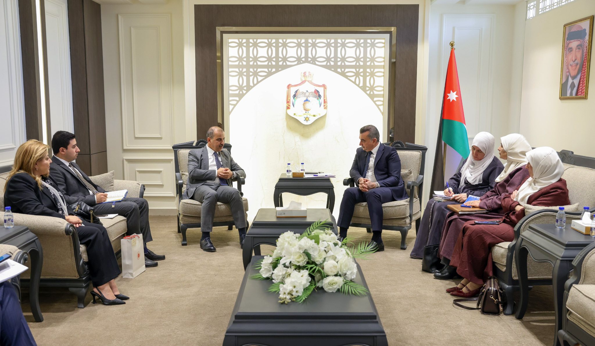 صورة حول : لجنة الشؤون الخارجية النيابية تبحث تعزيز التعاون الأردني – التركي مع السفير يعقوب قايماتشي لجنة الشؤون الخارجية النيابية تبحث تعزيز التعاون الأردني – التركي مع السفير يعقوب قايماتشي