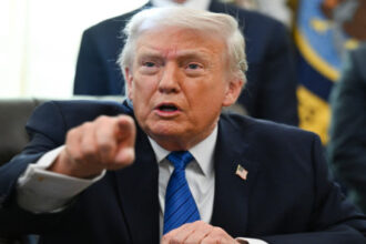 ترامب ينتقد اتفاقية الطاقة النظيفة بين بريطانيا وحاكم كاليفورنيا جافين نيوسوم