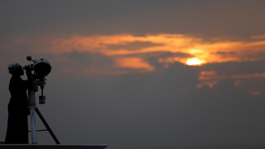 صورة حول : تحري هلال رمضان الثلاثاء استعداداً لتحديد أول أيام الشهر المبارك تحري هلال رمضان الثلاثاء استعداداً لتحديد أول أيام الشهر المبارك