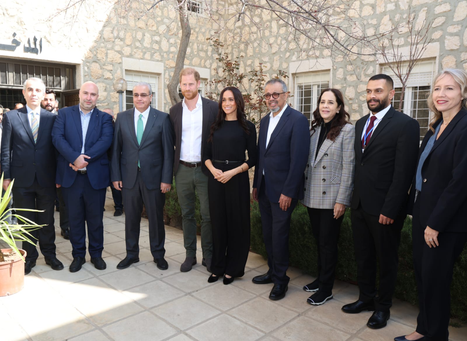 البدور يصطحب الأميران هاري وميغان ومدير منظمة الصحة العالمية في جولة داخل مركز علاج الإدمان