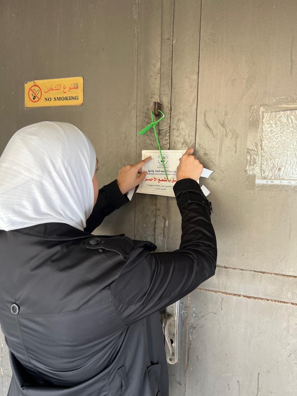 الغذاء والدواء تُغلق مصنع ألبان في عمّان وتضبط 10 أطنان منتجات مخالفة