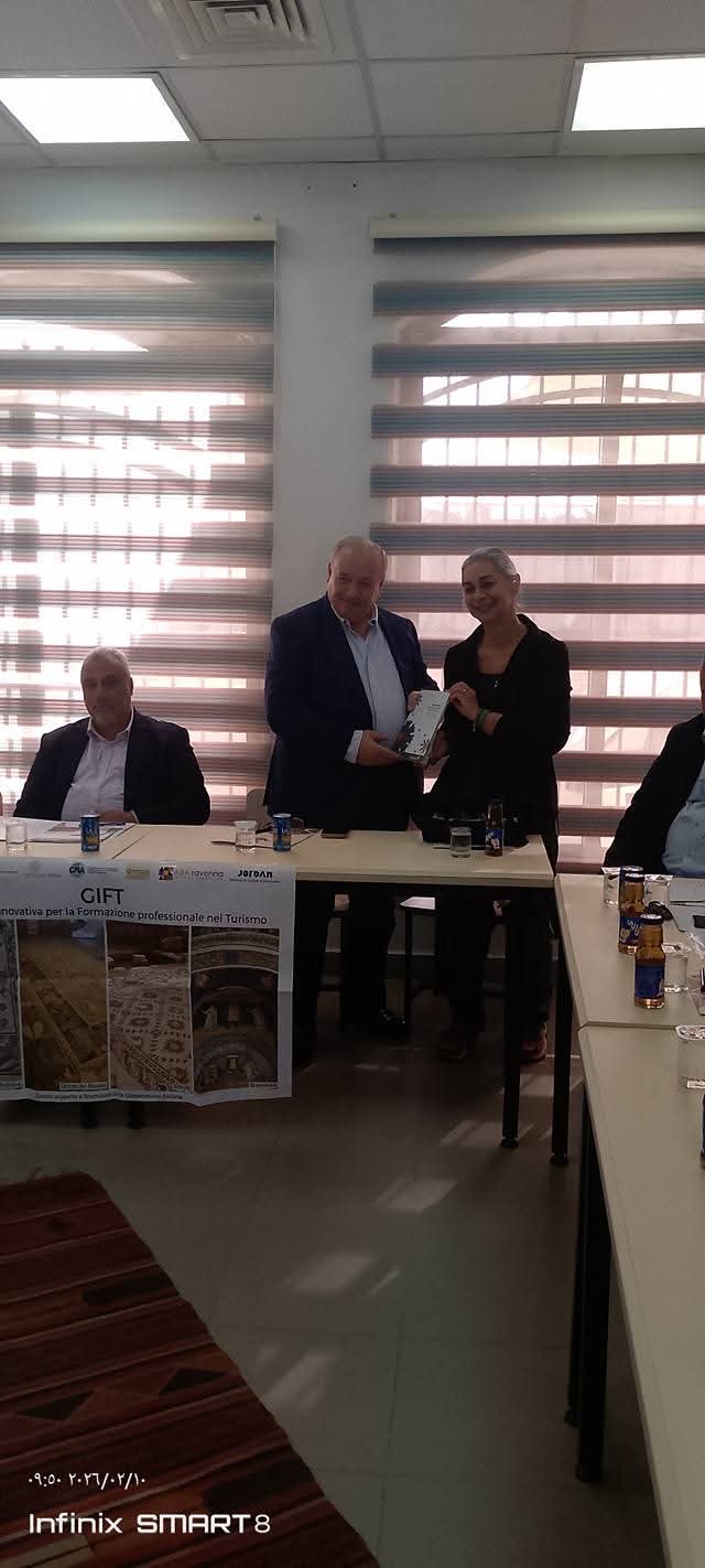 لجنة أكاديمية من جامعتي بولونيا ورافينا الإيطاليتين تزور معهد الفسيفساء