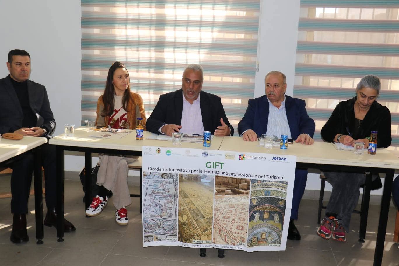 لجنة أكاديمية من جامعتي بولونيا ورافينا الإيطاليتين تزور معهد الفسيفساء