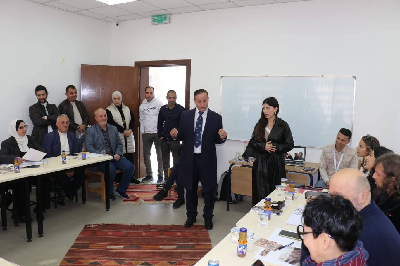 لجنة أكاديمية من جامعتي بولونيا ورافينا الإيطاليتين تزور معهد الفسيفساء