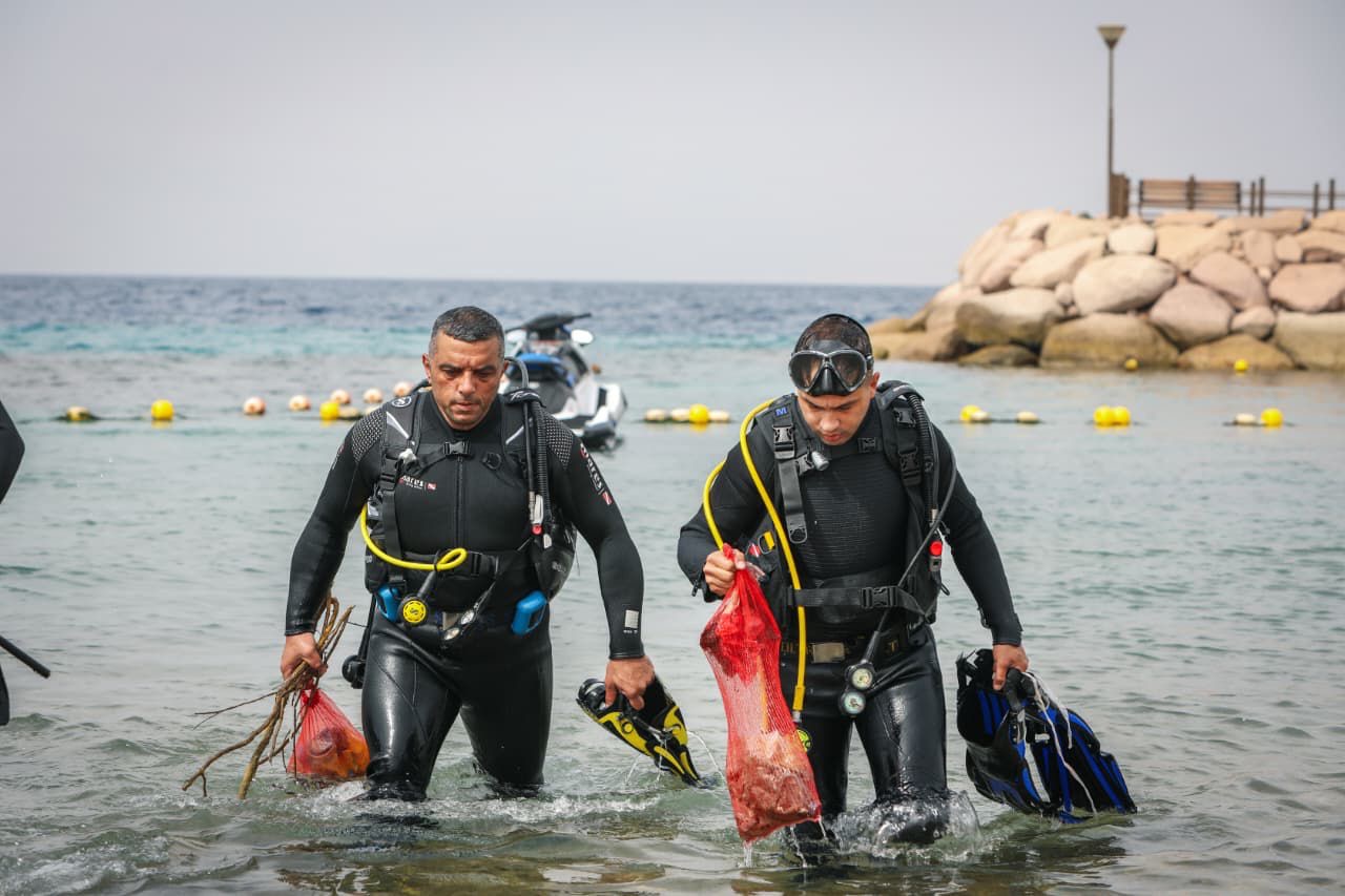 حملة مستمرة لحماية البيئة البحرية في العقبة بمشاركة الدفاع المدني