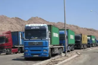 الحكومة تبحث ملف الشاحنات الأردنية مع الجانب السوري اليوم