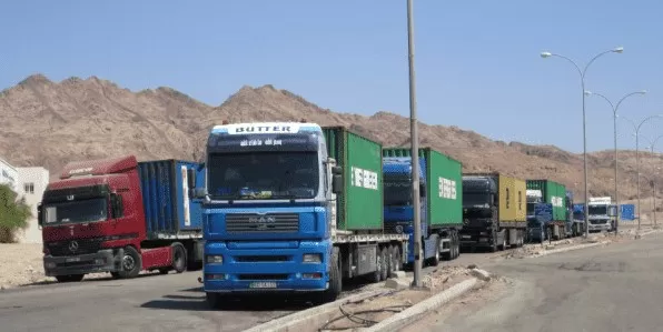 الحكومة تبحث ملف الشاحنات الأردنية مع الجانب السوري اليوم