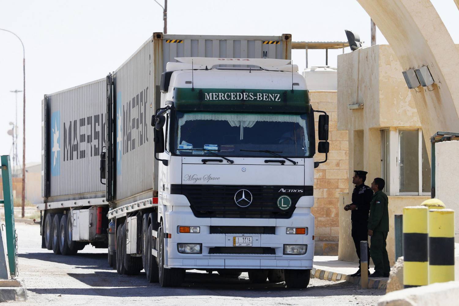 صورة حول : الدويري :إدخال شاحنات أردنية إلى تركيا عبر باب الهوى الدويري :إدخال شاحنات أردنية إلى تركيا عبر باب الهوى