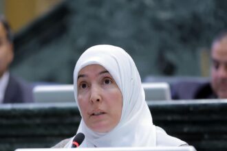 أبو هنية تطالب بتقسيط مخالفات السير وفصلها عن ترخيص المركبات