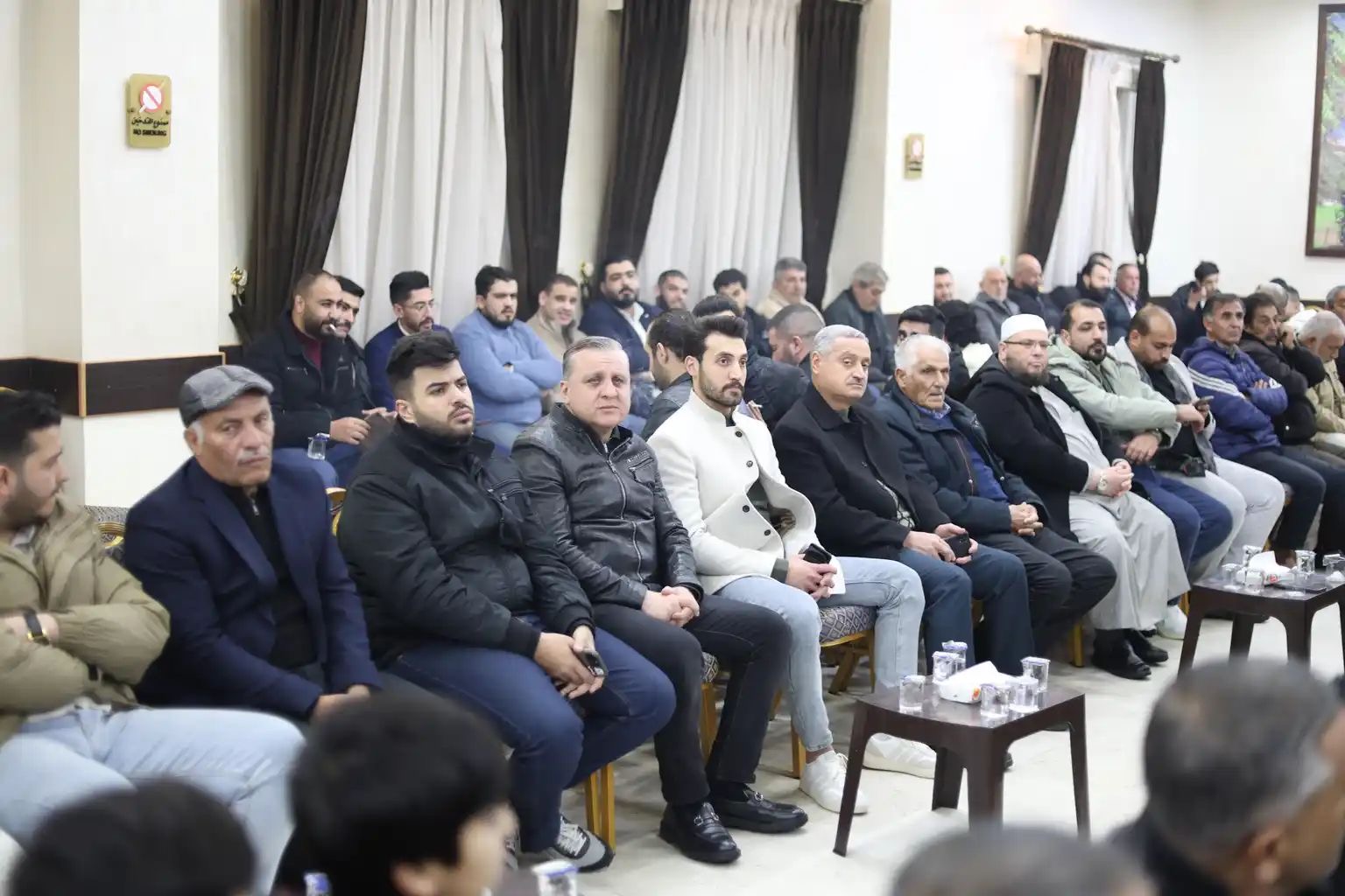 آل غنام النجار وآل عشا نسايب .. الصحفي محمد غنام طلب والنائب د. احمد عشا اعطى