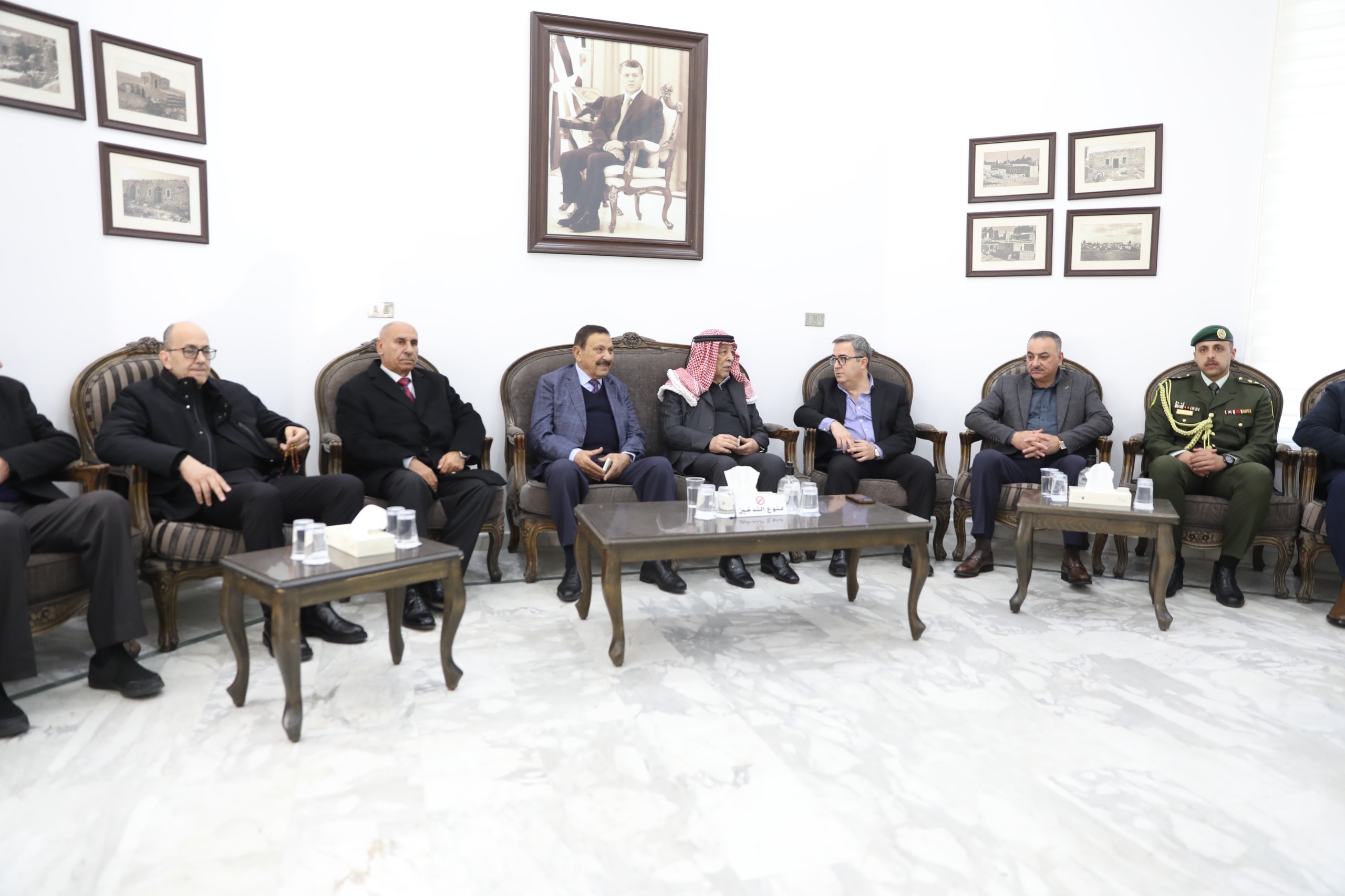 مندوبا عن الملك وولي العهد...العيسوي يعزي آل عبد الجابر