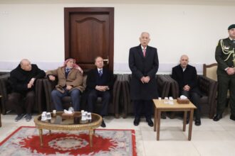 مندوبا عن الملك وولي العهد. العيسوي يعزي آل صالح