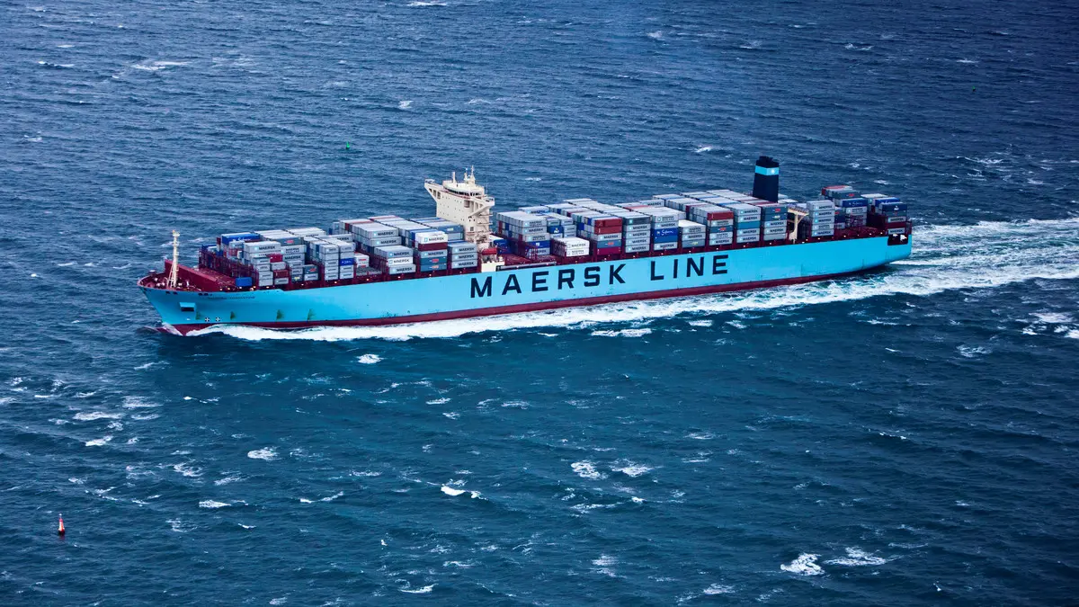 ميرسك تعلق رحلاتها عبر قناة السويس وباب المندب