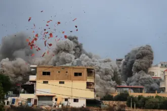 إسرائيل تبدأ تخفيف قيود الحركة وتسمح بالعمل في الأماكن المأمونة