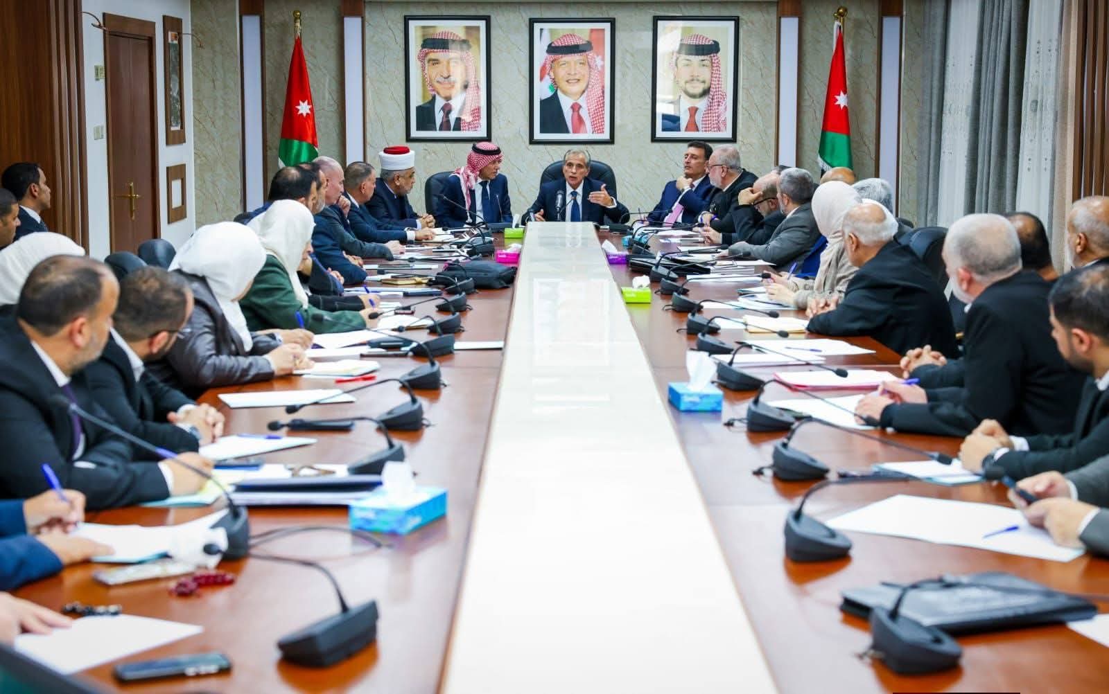 خلال لقاء مع رئيس الوزراء... نواب “العمل الإسلامي” يطالبون بسحب قانون الضمان وإجراء حوار وطني