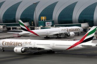 عاجل | طيران الإمارات تعلّق رحلاتها من وإلى دبي .. تفاصيل
