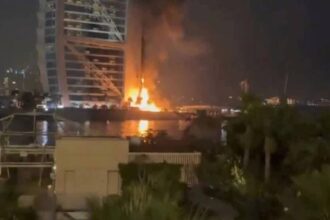 عاجل | حريق في الواجهة الخارجية لفندق برج العرب بعد اعتراض مسيّرة في دبي