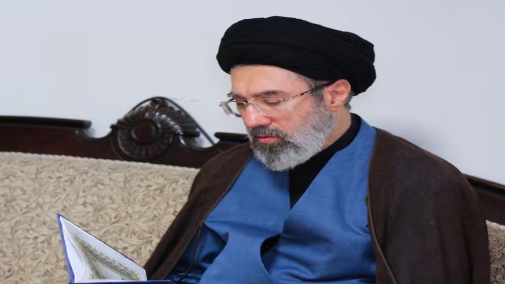 نجاة نجل خامنئي… الخليفة المحتمل للمرشد الإيراني