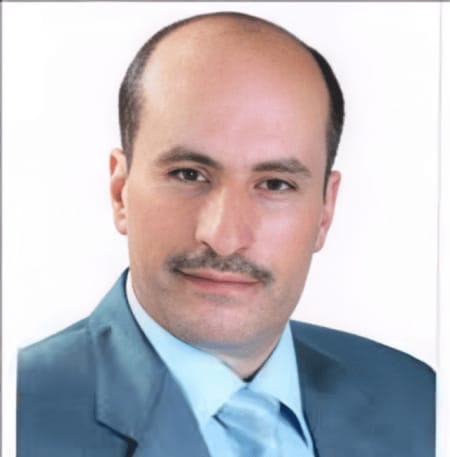 أداء الإعلام الرسمي بين نقد مسؤول وعشائرية نتنة!!