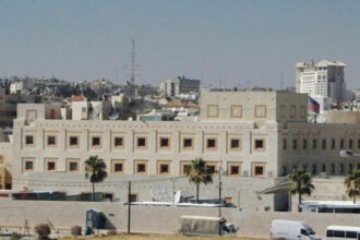 عاجل -هام للمقبلين على السفر لأمريكا.. السفارة تتخذ قراراً