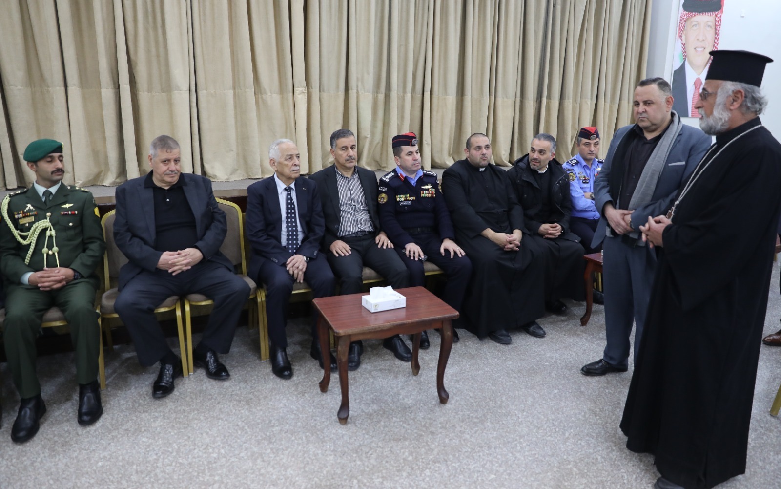 *مندوبا عن الملك وولي العهد.. العيسوي يعزي عشيرة السميرات*