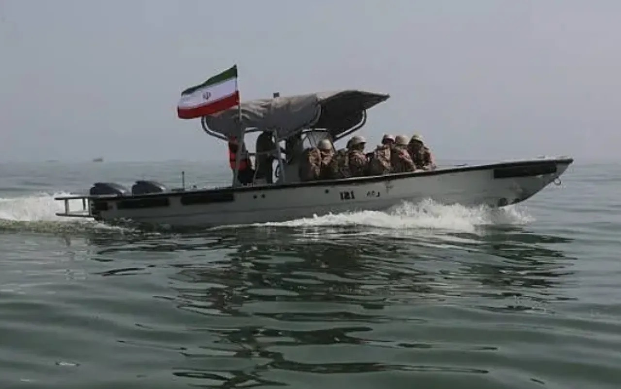 إغلاق مضيق هرمز يهدد سلاسل التوريد العالمية ويزيد أسعار النفط